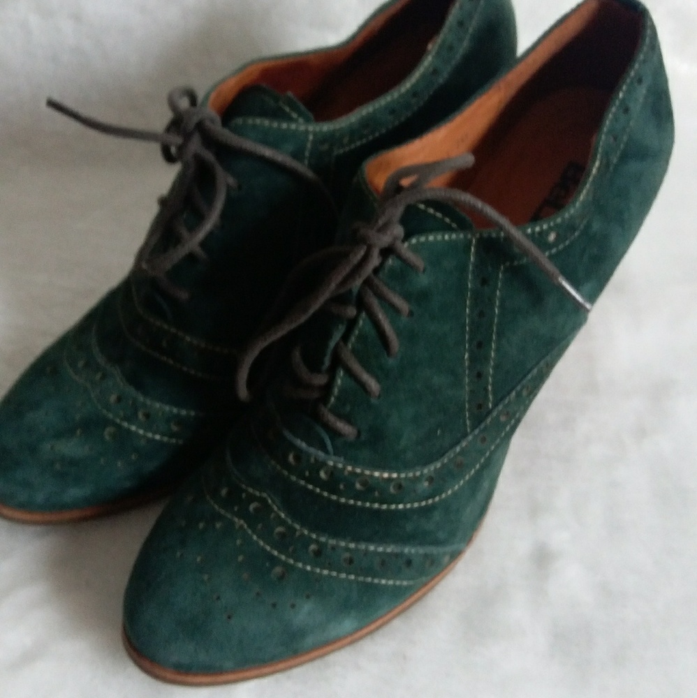 Oxford with 2.5 inch heels